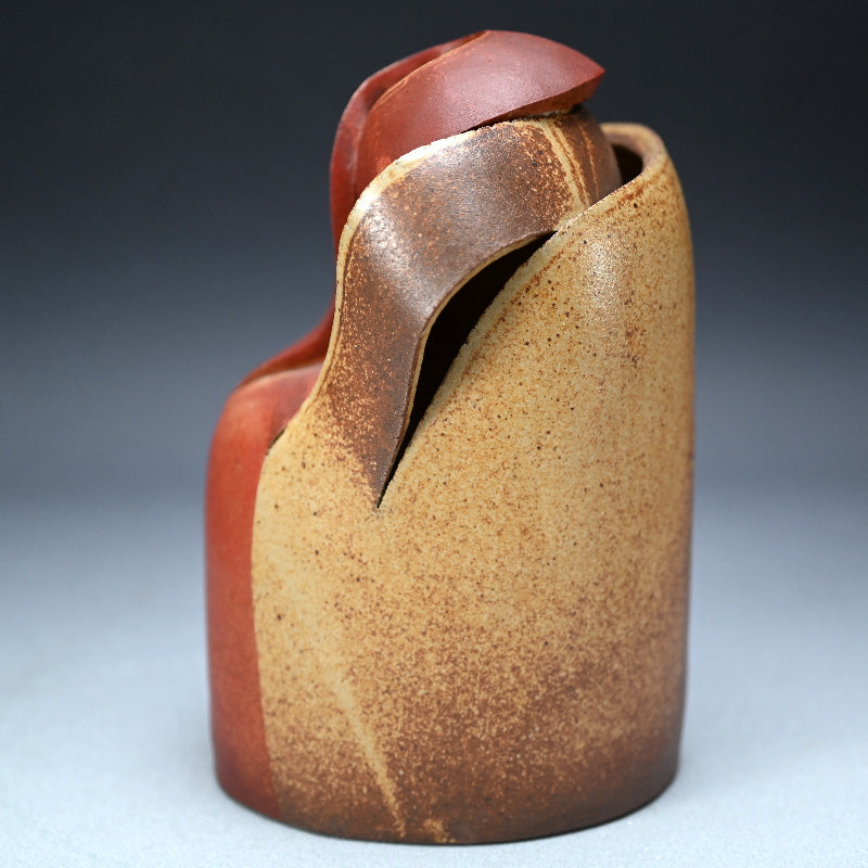 Sculptural Vase ー清水 六兵衛 "一輪指花陶容"