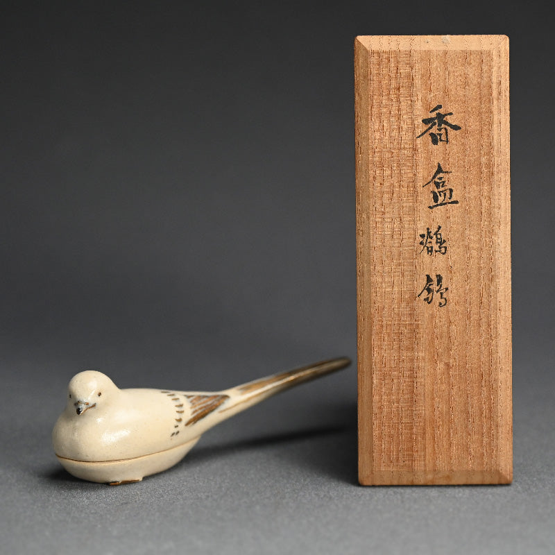 Kogo Incense Case, Wagtail ー宮川 香山 "仁清写 香合 鶺鴒"