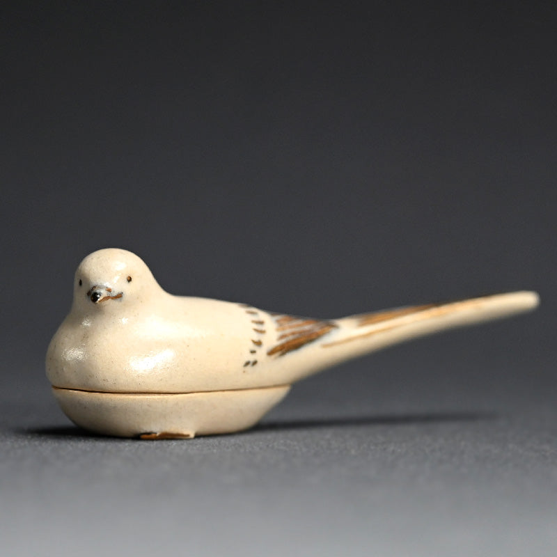 Kogo Incense Case, Wagtail ー宮川 香山 "仁清写 香合 鶺鴒"