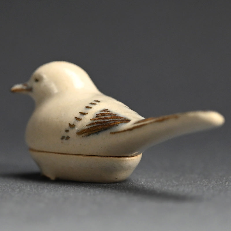 Kogo Incense Case, Wagtail ー宮川 香山 "仁清写 香合 鶺鴒"