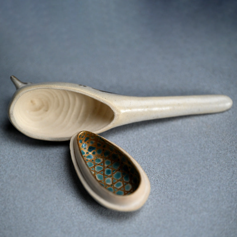 Kogo Incense Case, Wagtail ー宮川 香山 "仁清写 香合 鶺鴒"