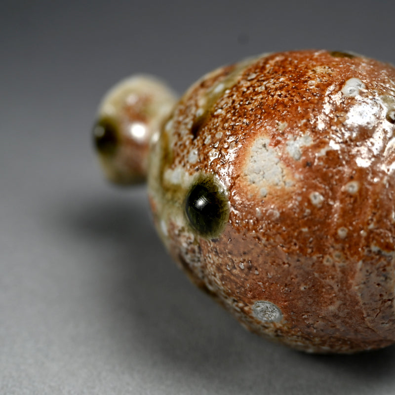 Shigaraki Ash Glazed Tokkuri Sake Flask ー古谷 剛敏 "信楽自然釉 徳利"