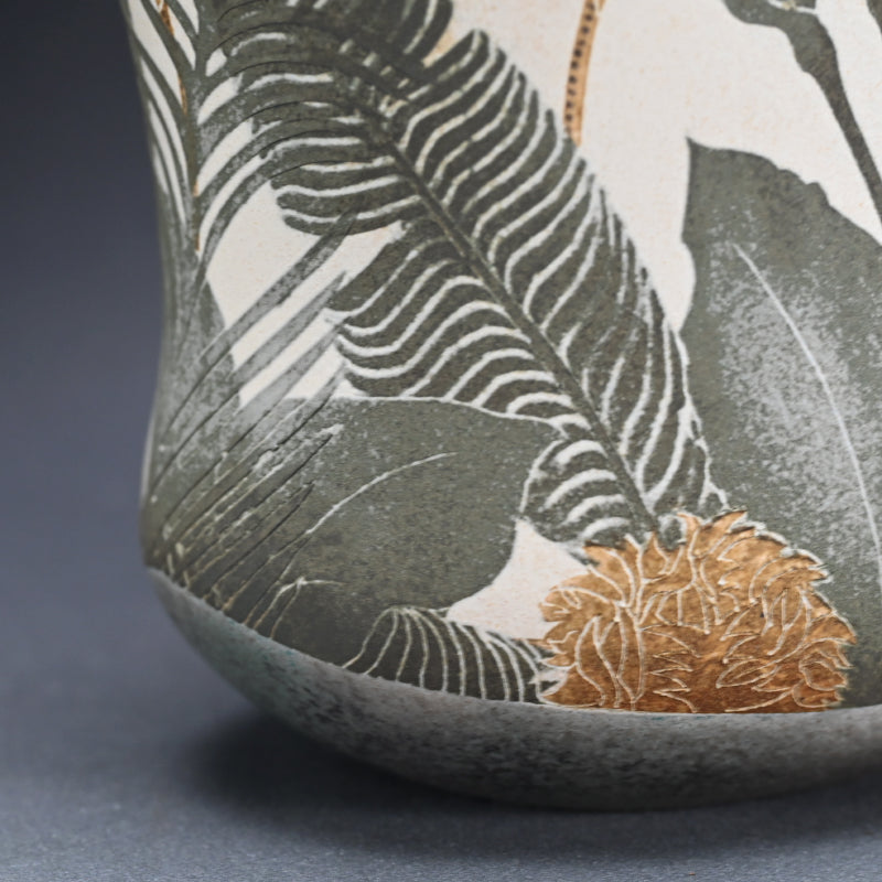Big Contemporary Vase ー浜渡 富雄 "化粧彩 紙抜 南の島文器"