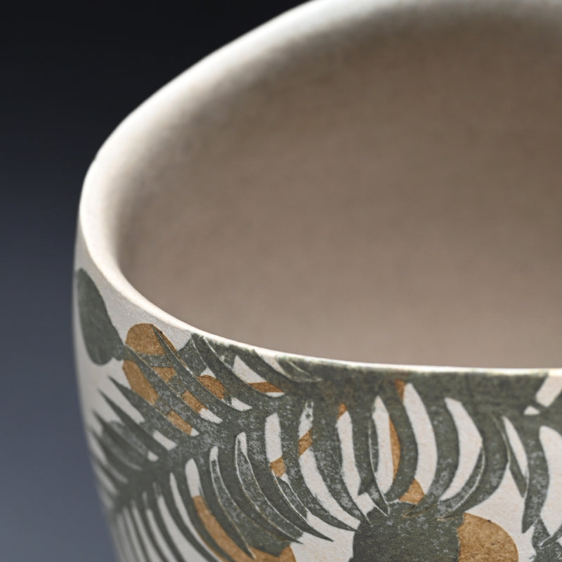 Big Contemporary Vase ー浜渡 富雄 "化粧彩 紙抜 南の島文器"