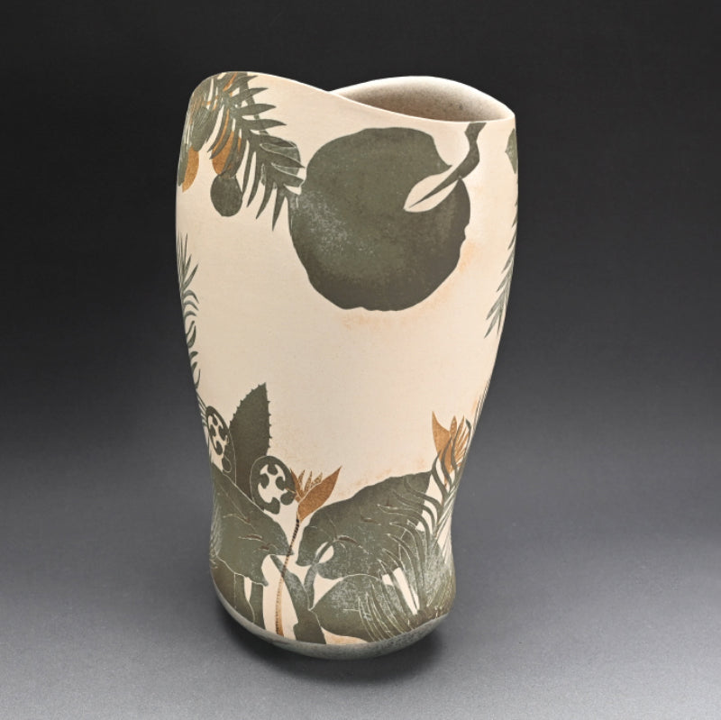 Big Contemporary Vase ー浜渡 富雄 "化粧彩 紙抜 南の島文器"