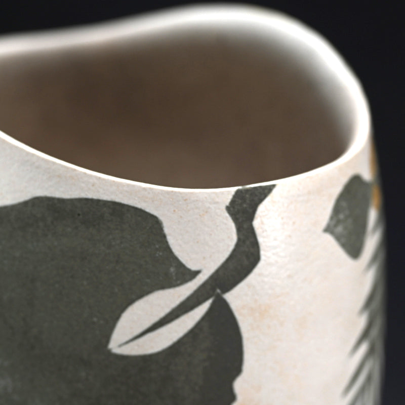 Big Contemporary Vase ー浜渡 富雄 "化粧彩 紙抜 南の島文器"