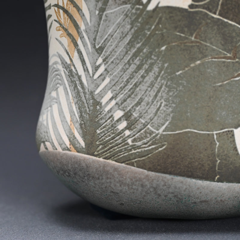 Big Contemporary Vase ー浜渡 富雄 "化粧彩 紙抜 南の島文器"