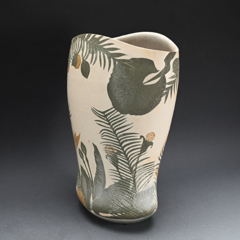 Big Contemporary Vase ー浜渡 富雄 "化粧彩 紙抜 南の島文器"