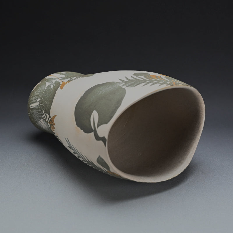 Big Contemporary Vase ー浜渡 富雄 "化粧彩 紙抜 南の島文器"