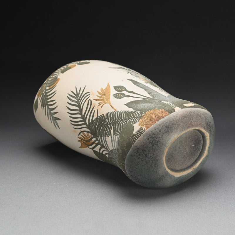 Big Contemporary Vase ー浜渡 富雄 "化粧彩 紙抜 南の島文器"