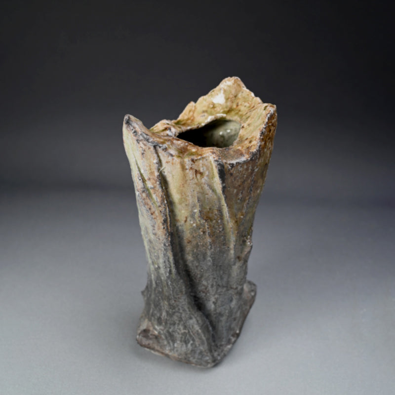 Iga Shinogi Vase ー新 学 “伊賀 鎬花入”