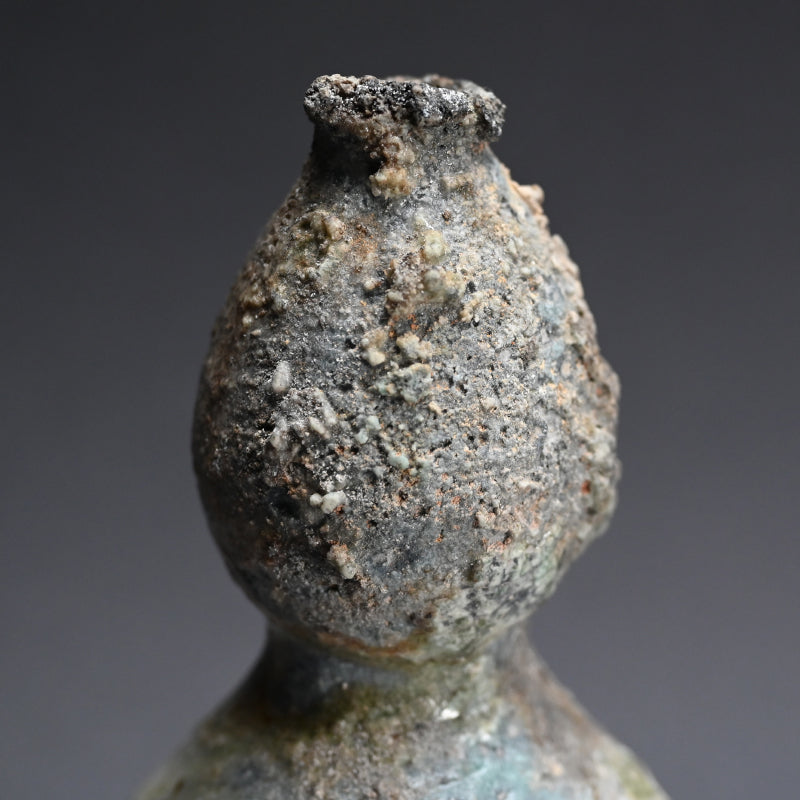 Dramatic Gourd Shaped Iga Vase ー梅原 偉央 "伊賀瓢形花入"