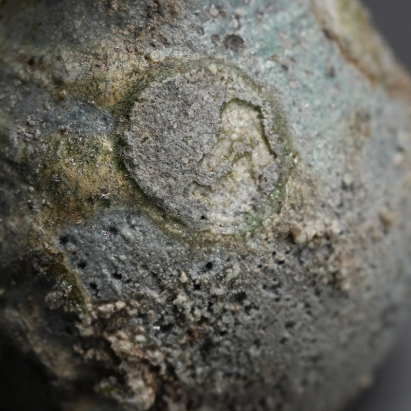 Dramatic Gourd Shaped Iga Vase ー梅原 偉央 "伊賀瓢形花入"