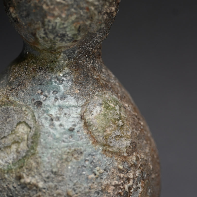 Dramatic Gourd Shaped Iga Vase ー梅原 偉央 "伊賀瓢形花入"