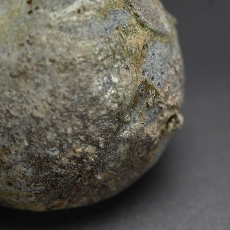 Dramatic Gourd Shaped Iga Vase ー梅原 偉央 "伊賀瓢形花入"