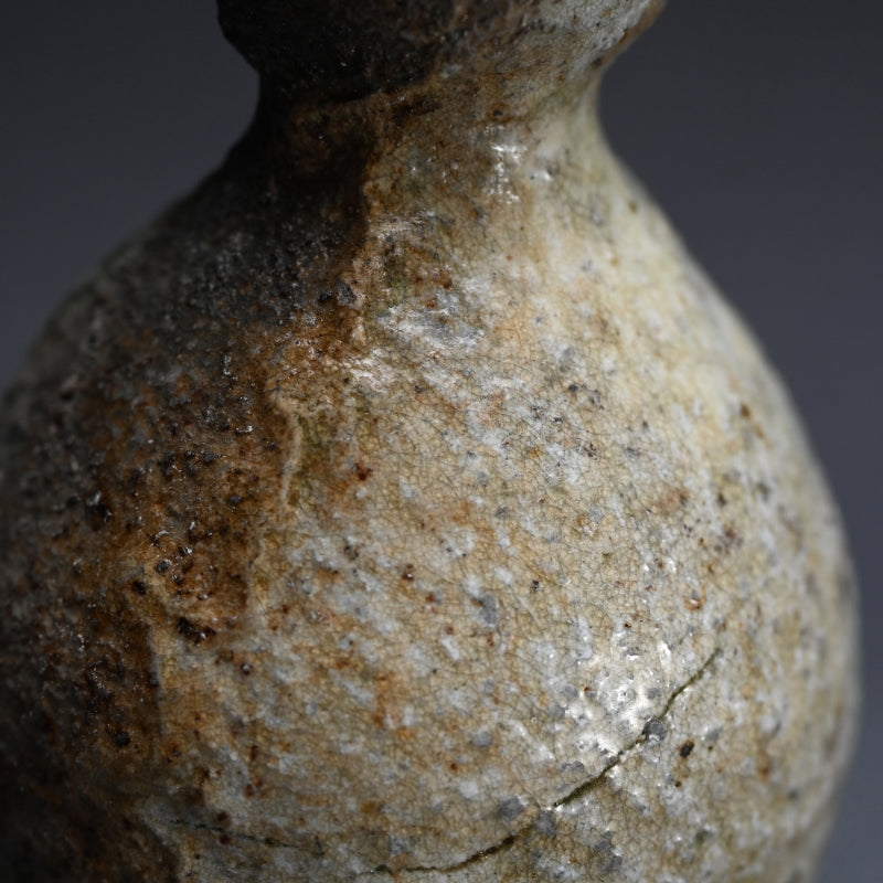 Dramatic Gourd Shaped Iga Vase ー梅原 偉央 "伊賀瓢形花入"