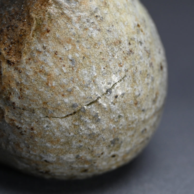 Dramatic Gourd Shaped Iga Vase ー梅原 偉央 "伊賀瓢形花入"