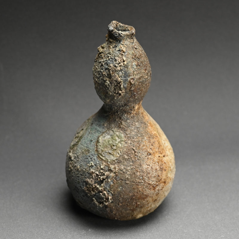 Dramatic Gourd Shaped Iga Vase ー梅原 偉央 "伊賀瓢形花入"