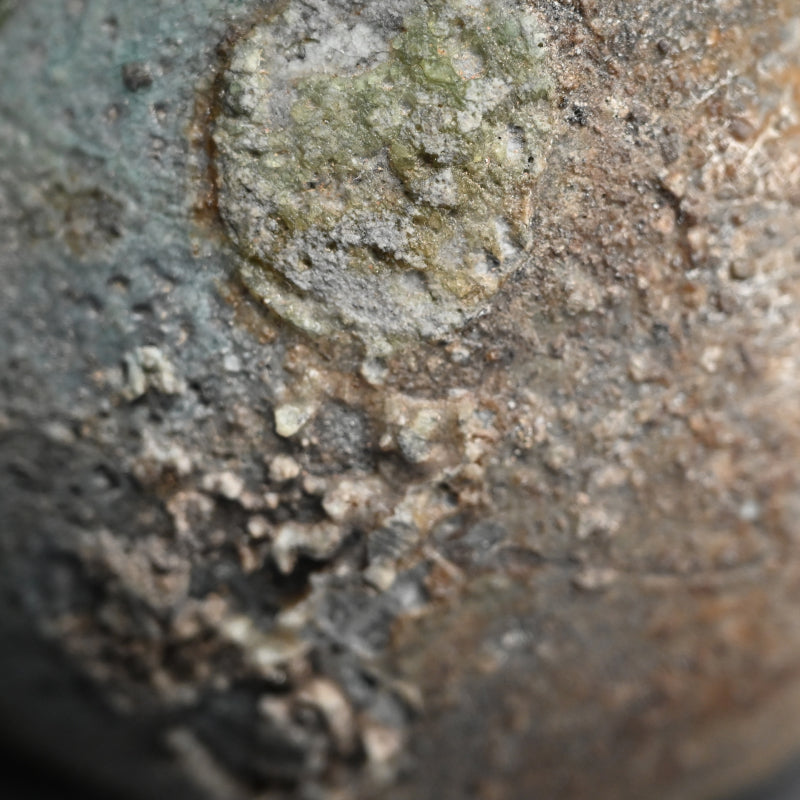 Dramatic Gourd Shaped Iga Vase ー梅原 偉央 "伊賀瓢形花入"