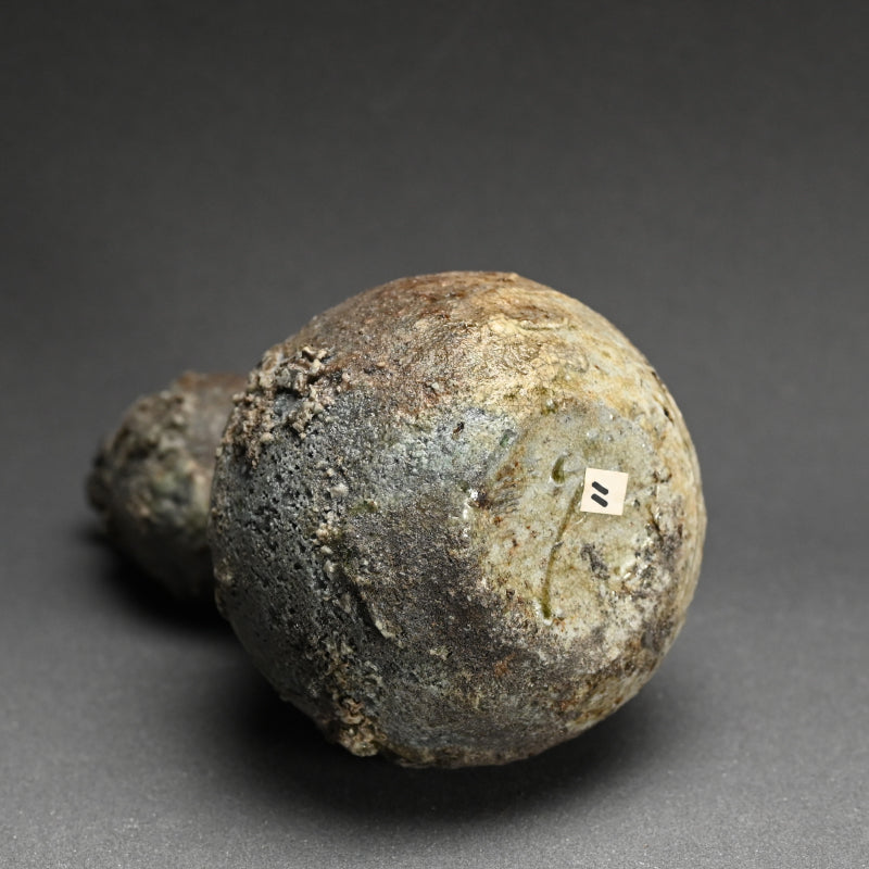 Dramatic Gourd Shaped Iga Vase ー梅原 偉央 "伊賀瓢形花入"