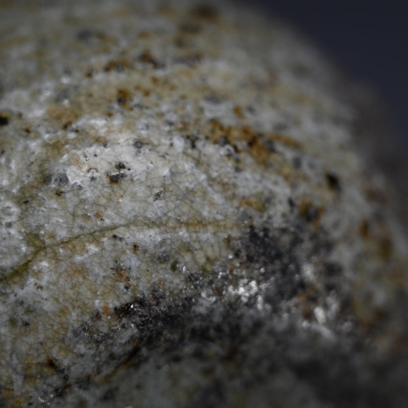 Dramatic Gourd Shaped Iga Vase ー梅原 偉央 "伊賀瓢形花入"