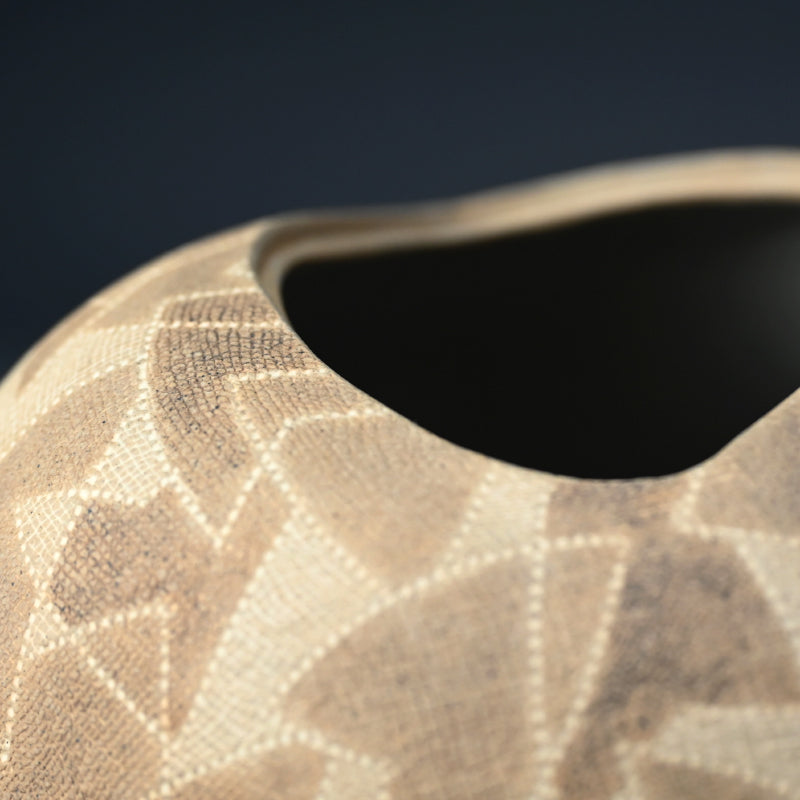 Exhibited Mizusashi Water Container ー服部 全四郎 "布目象嵌水指"