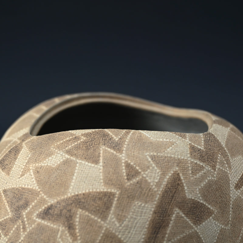 Exhibited Mizusashi Water Container ー服部 全四郎 "布目象嵌水指"