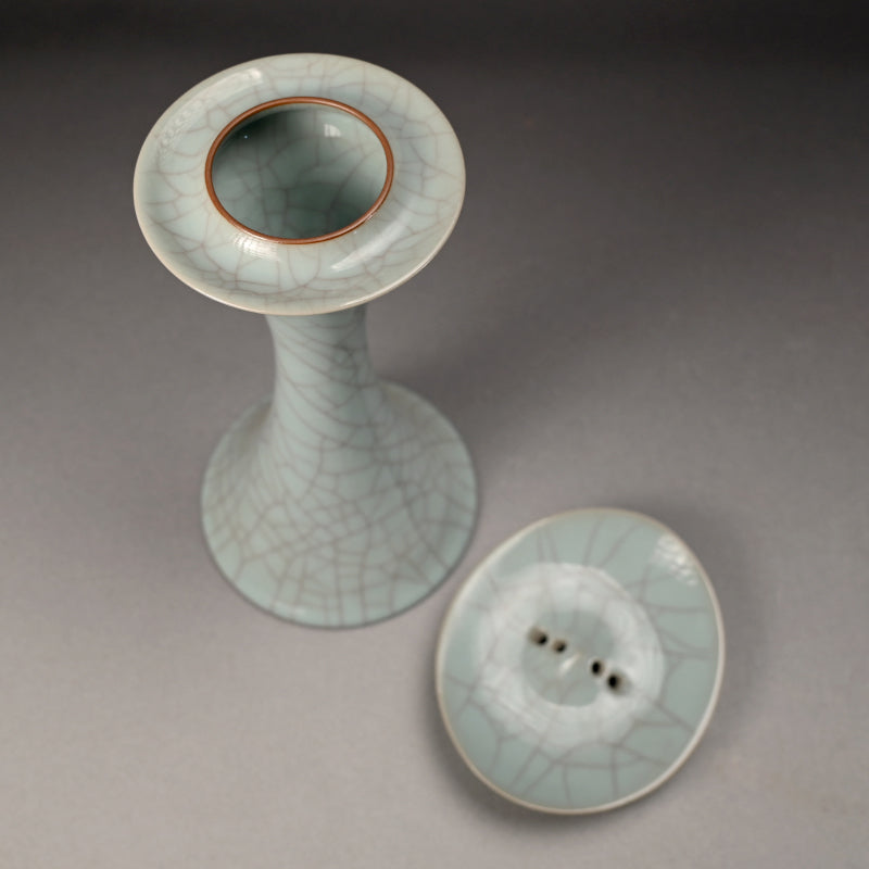 Exquisite Tall Celadon Koro ー浦口 雅行 "青瓷香爐"