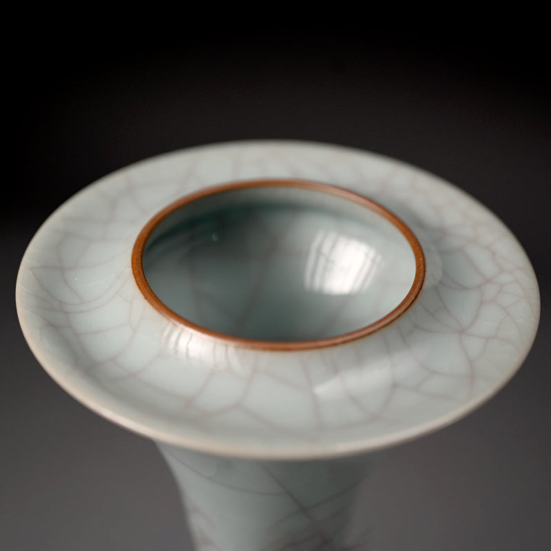 Exquisite Tall Celadon Koro ー浦口 雅行 "青瓷香爐"