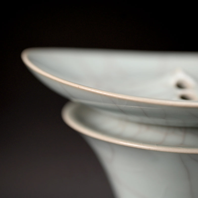 Exquisite Tall Celadon Koro ー浦口 雅行 "青瓷香爐"
