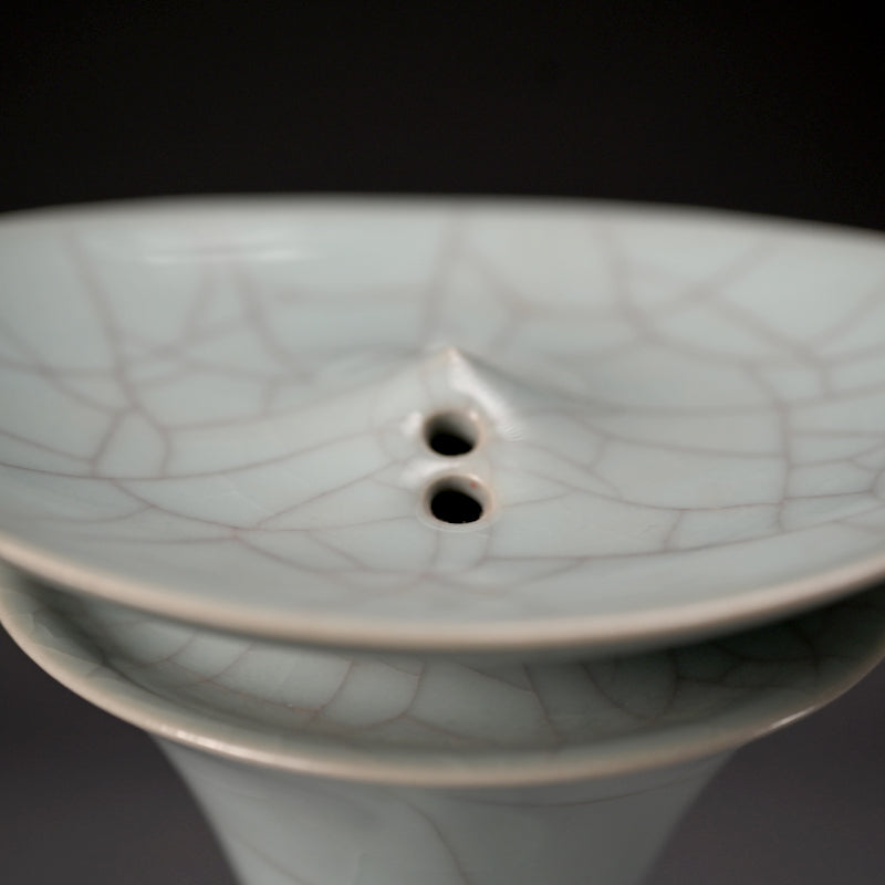 Exquisite Tall Celadon Koro ー浦口 雅行 "青瓷香爐"