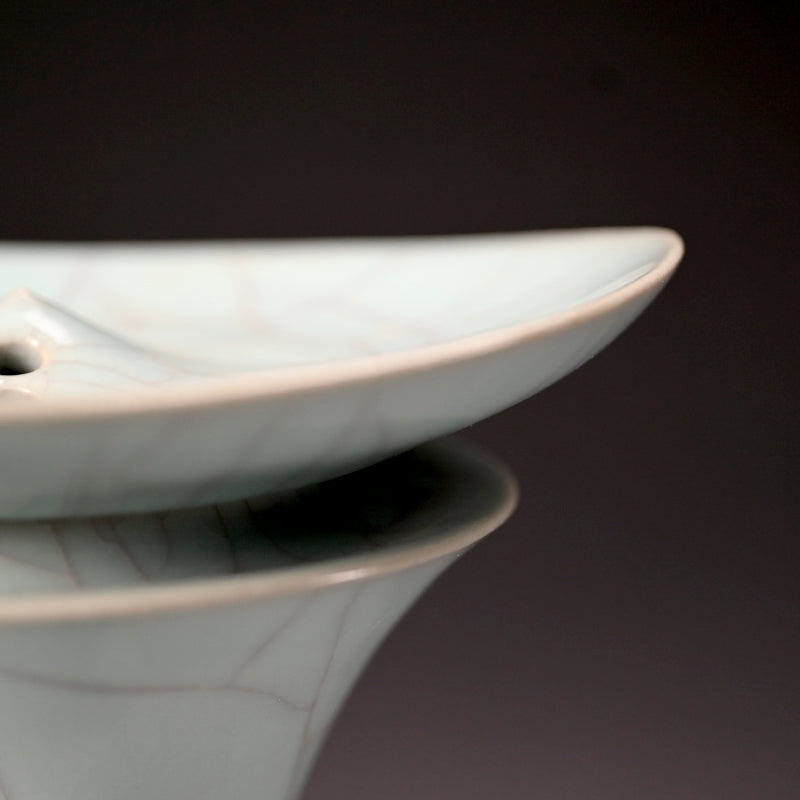 Exquisite Tall Celadon Koro ー浦口 雅行 "青瓷香爐"