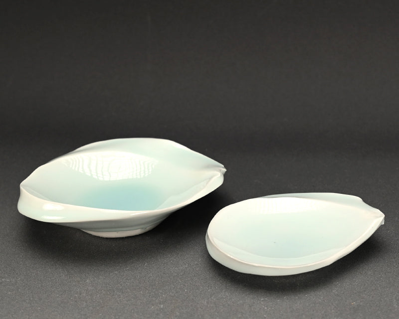 Pair Seihakuji porcelain plates, Shizuku