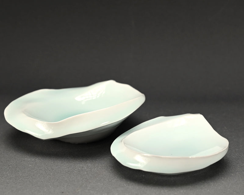 Pair Seihakuji porcelain plates, Shizuku