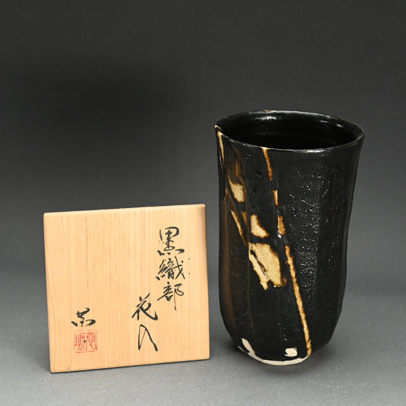 Contemporary Kuro-Oribe Vase ー林 恭助 "黒織部 花入"