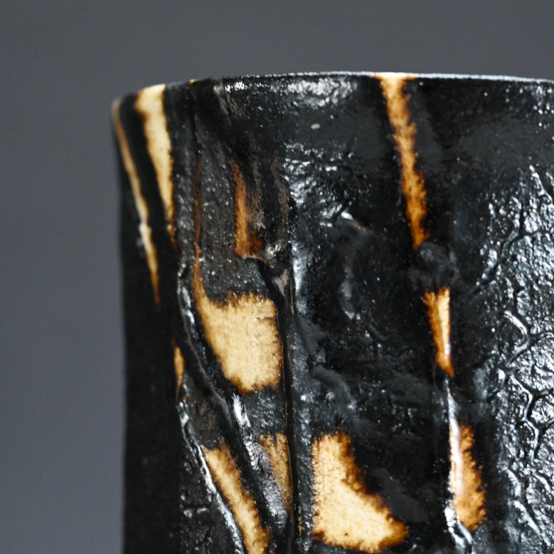 Contemporary Kuro-Oribe Vase ー林 恭助 "黒織部 花入"
