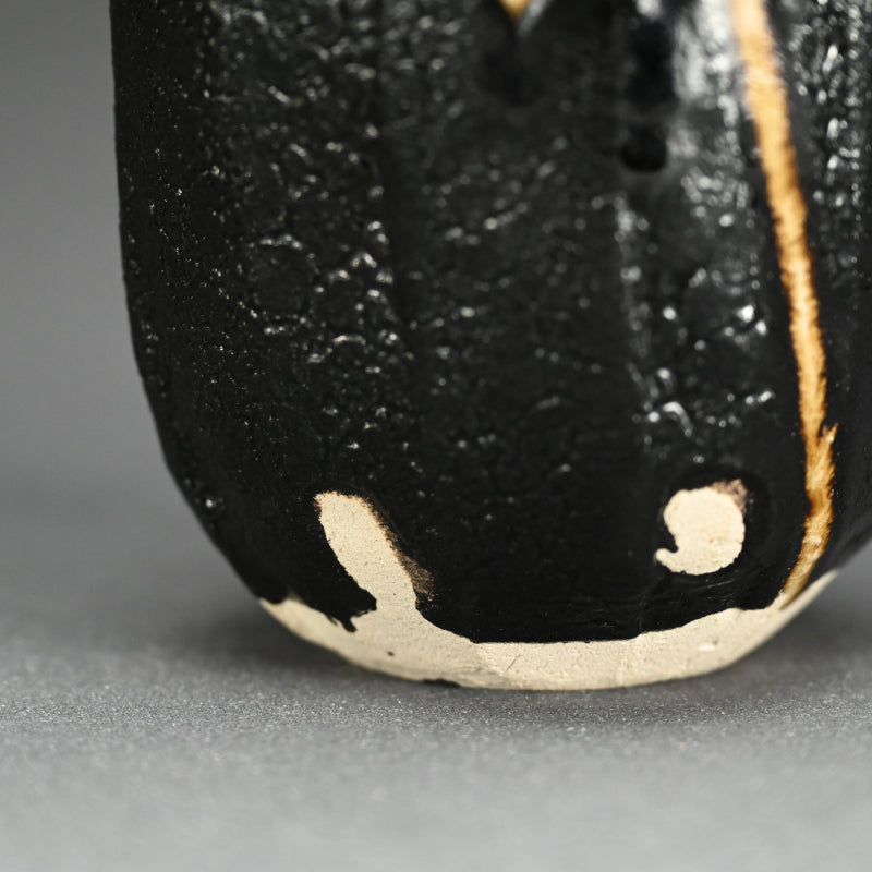 Contemporary Kuro-Oribe Vase ー林 恭助 "黒織部 花入"