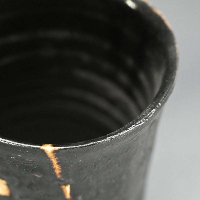 Contemporary Kuro-Oribe Vase ー林 恭助 "黒織部 花入"