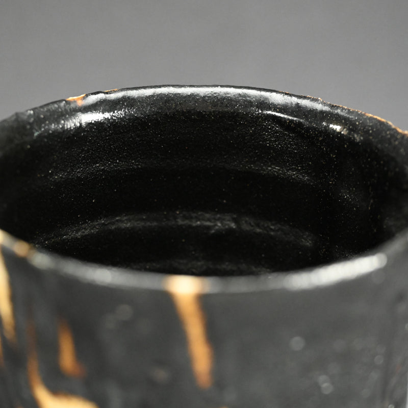 Contemporary Kuro-Oribe Vase ー林 恭助 "黒織部 花入"