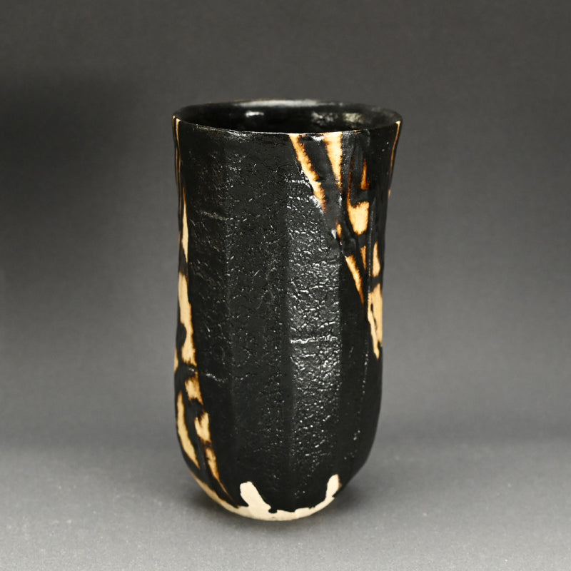 Contemporary Kuro-Oribe Vase ー林 恭助 "黒織部 花入"