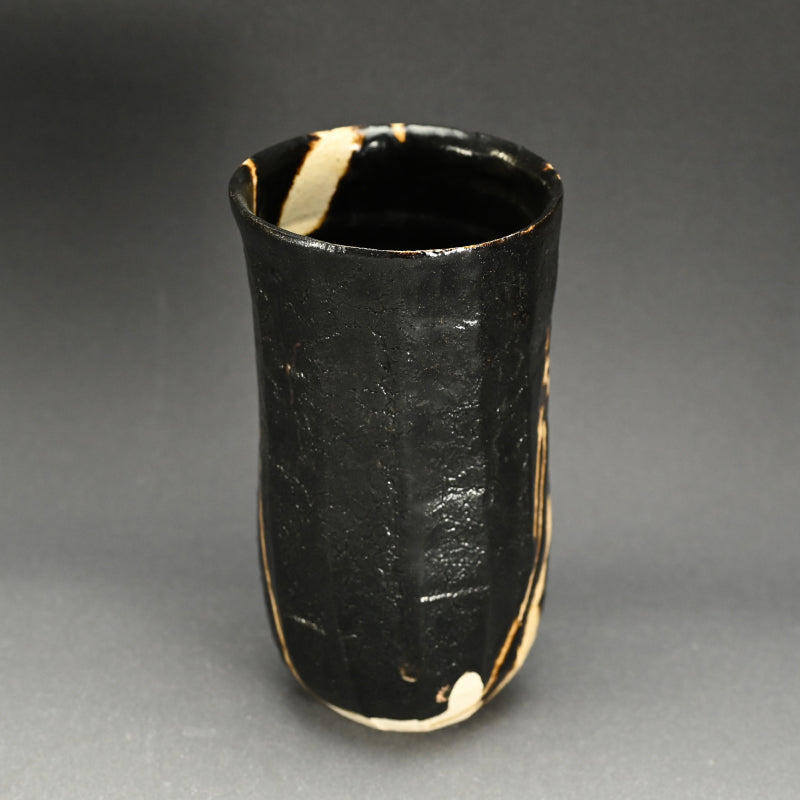 Contemporary Kuro-Oribe Vase ー林 恭助 "黒織部 花入"