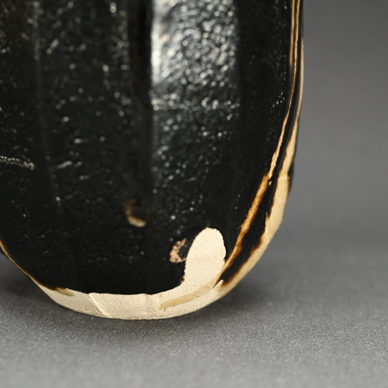Contemporary Kuro-Oribe Vase ー林 恭助 "黒織部 花入"