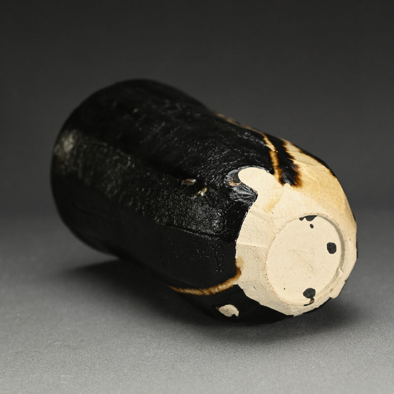 Contemporary Kuro-Oribe Vase ー林 恭助 "黒織部 花入"