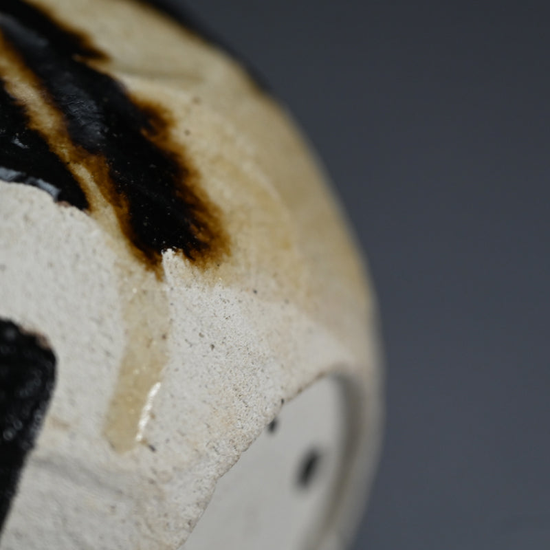 Contemporary Kuro-Oribe Vase ー林 恭助 "黒織部 花入"