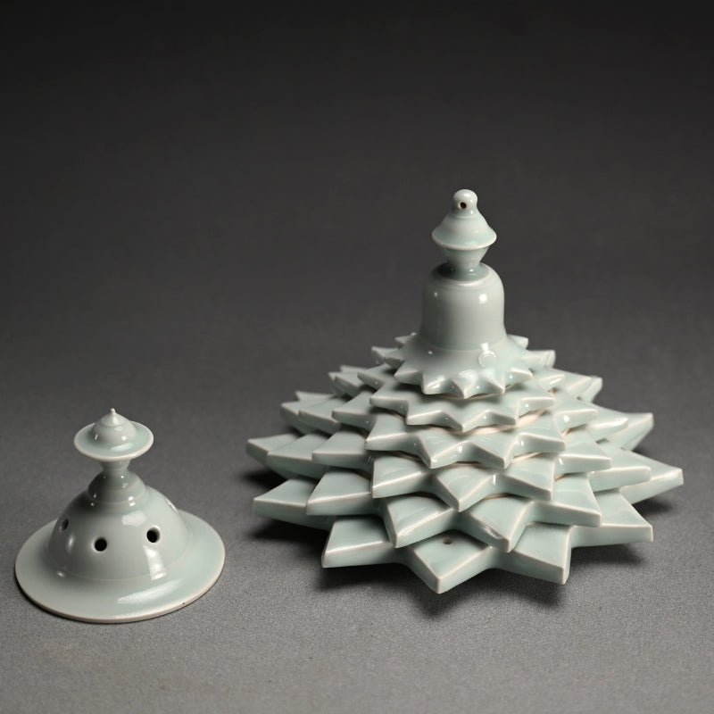 Star Like Tsuri-koro Hanging Censer ―"青白磁 可変香炉"