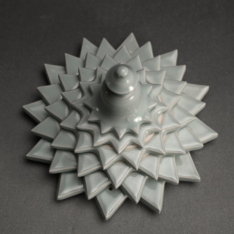 Star Like Tsuri-koro Hanging Censer ―"青白磁 可変香炉"