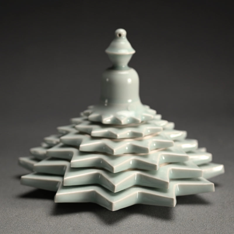 Star Like Tsuri-koro Hanging Censer ―"青白磁 可変香炉"