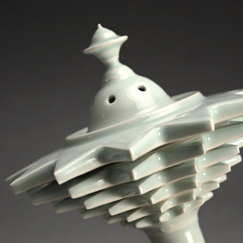Star Like Tsuri-koro Hanging Censer ―"青白磁 可変香炉"