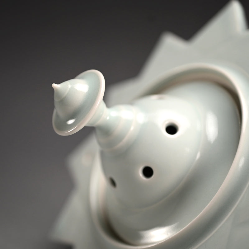 Star Like Tsuri-koro Hanging Censer ―"青白磁 可変香炉"