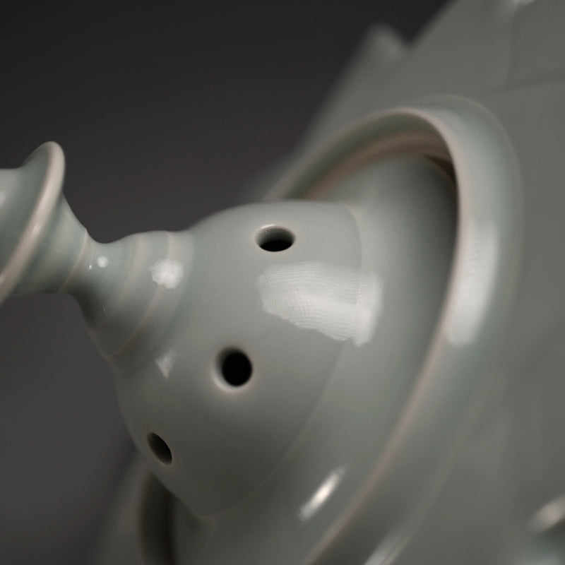Star Like Tsuri-koro Hanging Censer ―"青白磁 可変香炉"